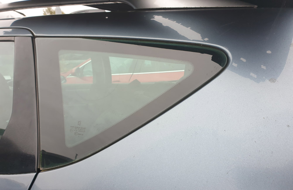 Peugeot 407 Zenith HDI Quarter window glass passenger side rear